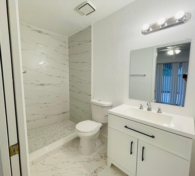 Building Photo - 4758 Sunny Palm Cir