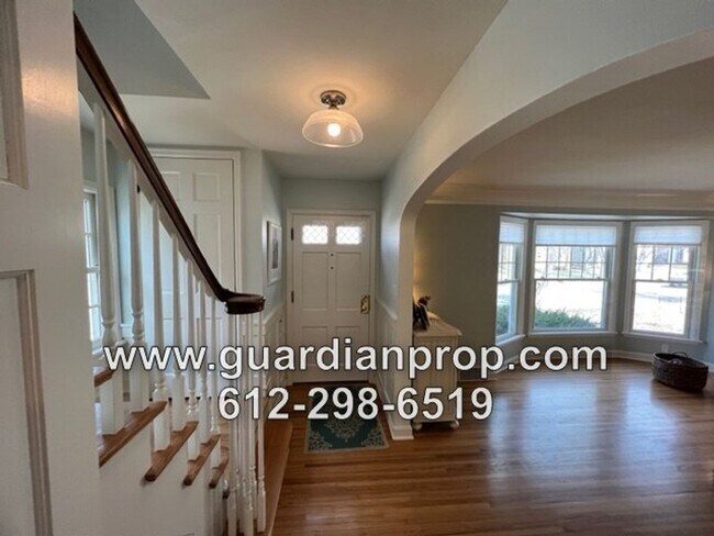 Building Photo - Highland Park House Available December 1st...