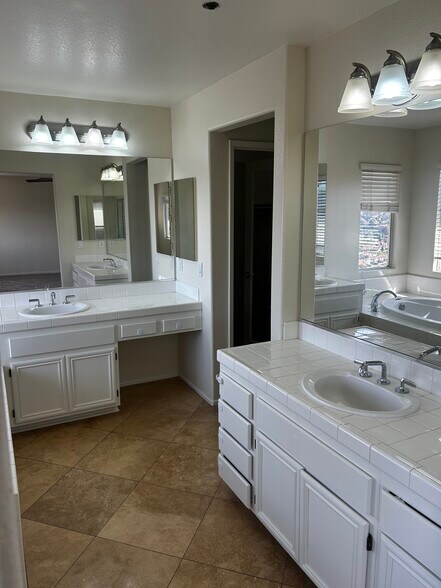 Building Photo - 2544 Fresh Waters Ct