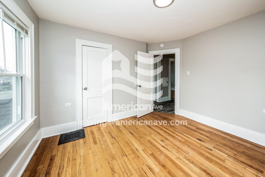 Building Photo - 134 Maplehurst Ave