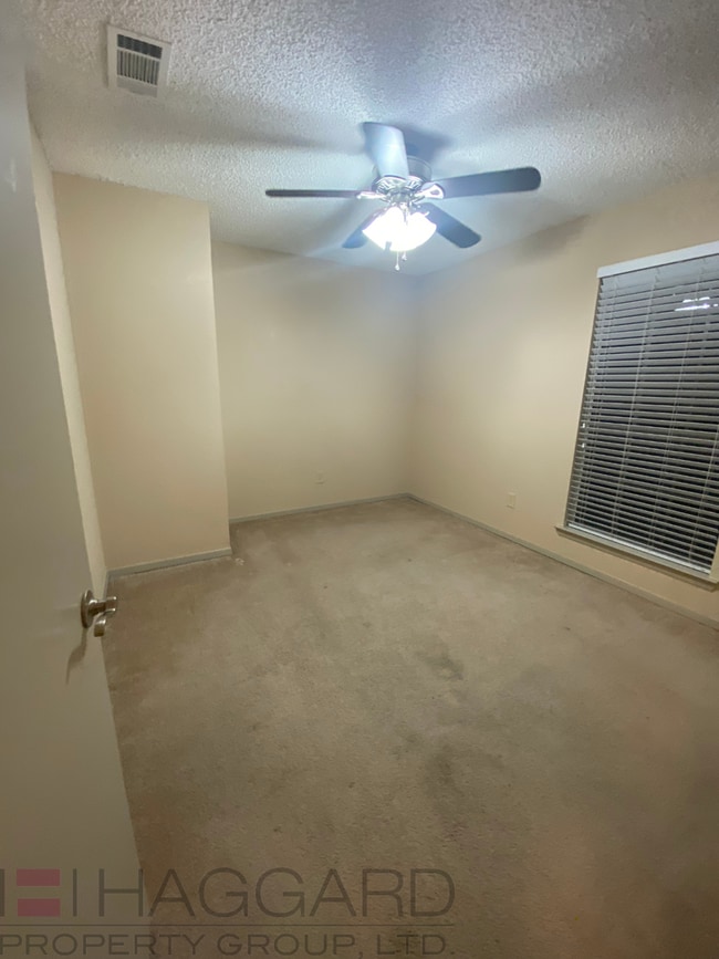 Building Photo - Move in Ready Duplex in Frisco!