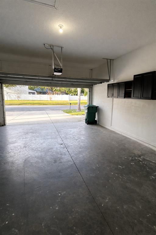 Building Photo - 927 Shadowmoss Dr