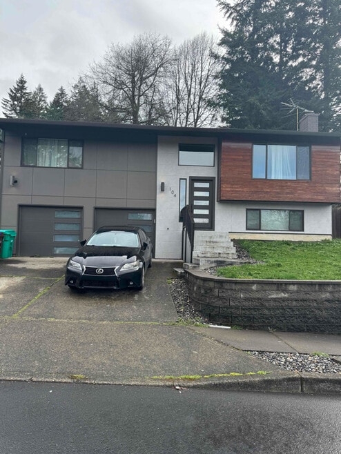 Building Photo - 104 NW Royal Ct