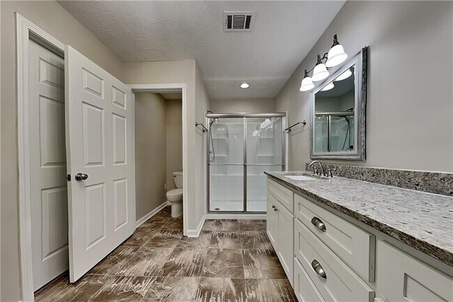 Building Photo - 3564 Saddlebrook Dr