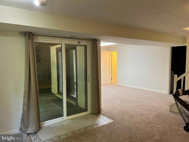 Building Photo - 9547 Fern Hollow Way