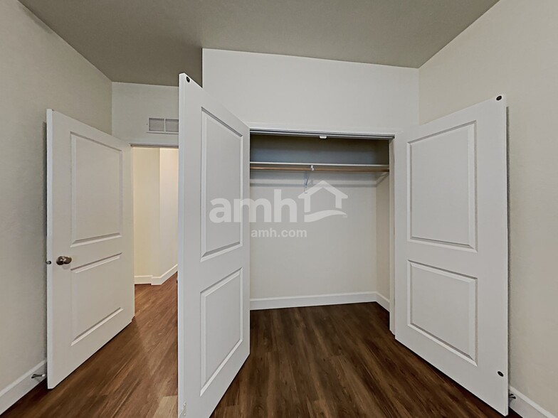 Building Photo - 161 E Sicily Dr