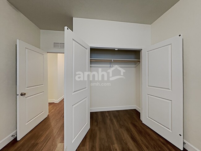 Building Photo - 108 E Sicily Dr