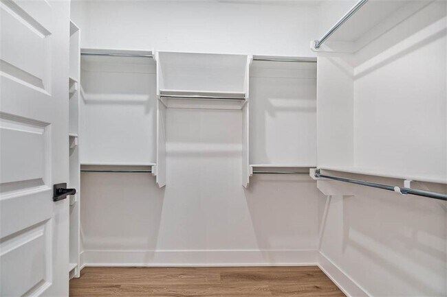 Building Photo - 2 Haslemere Dr