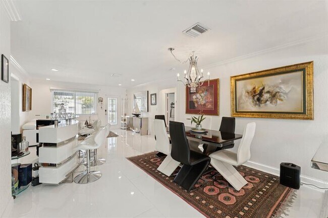 Building Photo - 911 NW 7th St