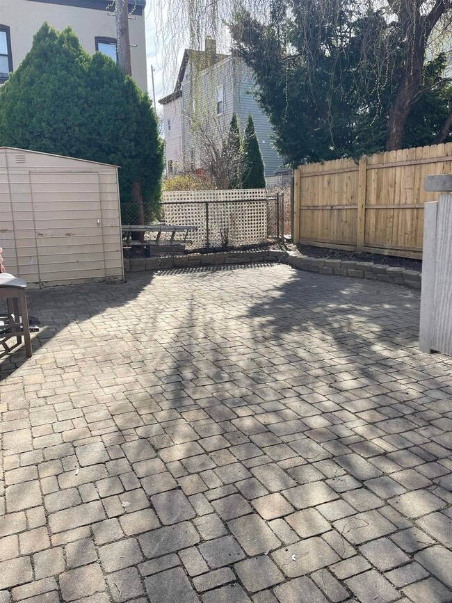 Building Photo - 148 Nesbit St