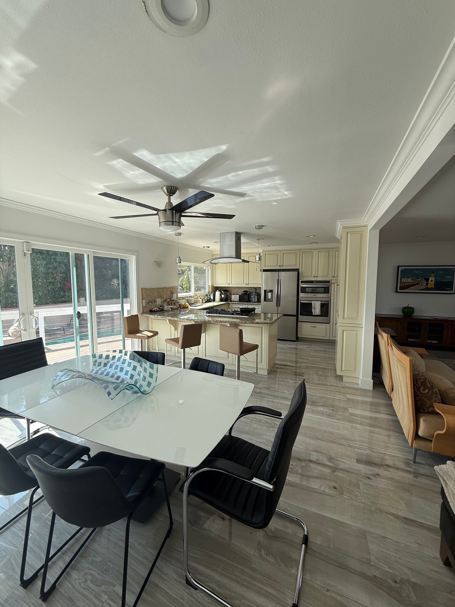 Building Photo - 2396 Redlands Dr