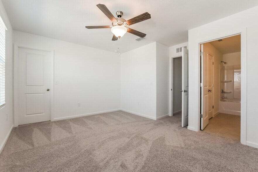 Building Photo - 2061 Hemingway Cir