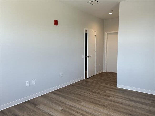 Building Photo - 231 Park Dr