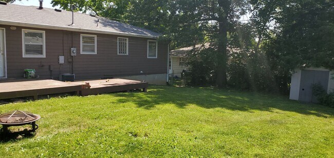 Building Photo - 1607 Highridge Dr