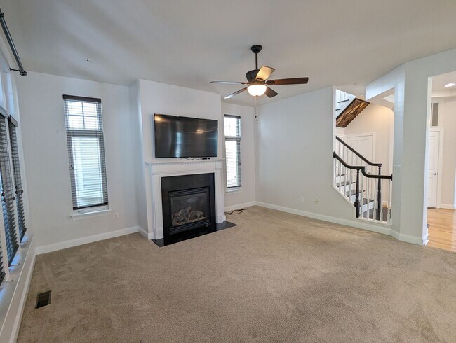 Building Photo - Impeccably maintained SFH in Clarksburg ready for you before the holidays!