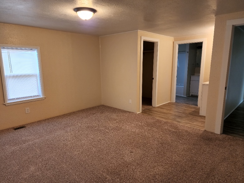 Building Photo - 407 W Jefferson St