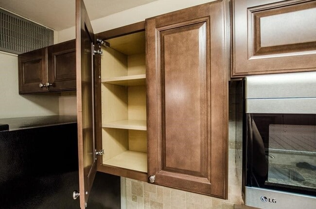 Building Photo - 3500 Tangle Brush Dr