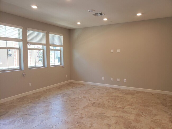 Building Photo - Stunning New Home for Rent in Vista