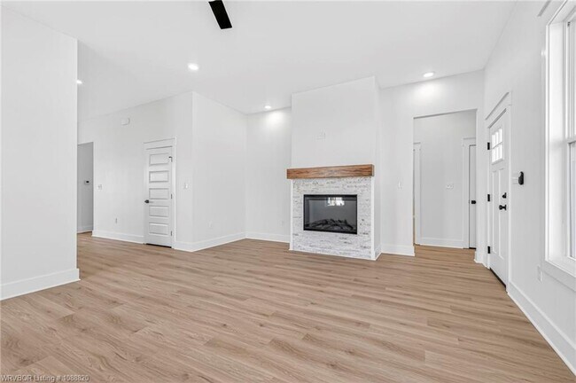 Building Photo - 6815 Fir St