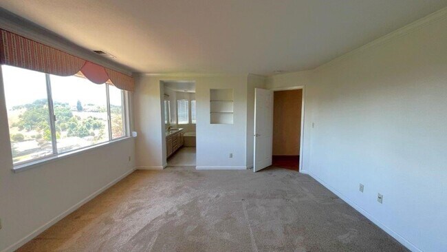 Building Photo - Martinez Beautiful 4 bedroom 3 bath home! ...