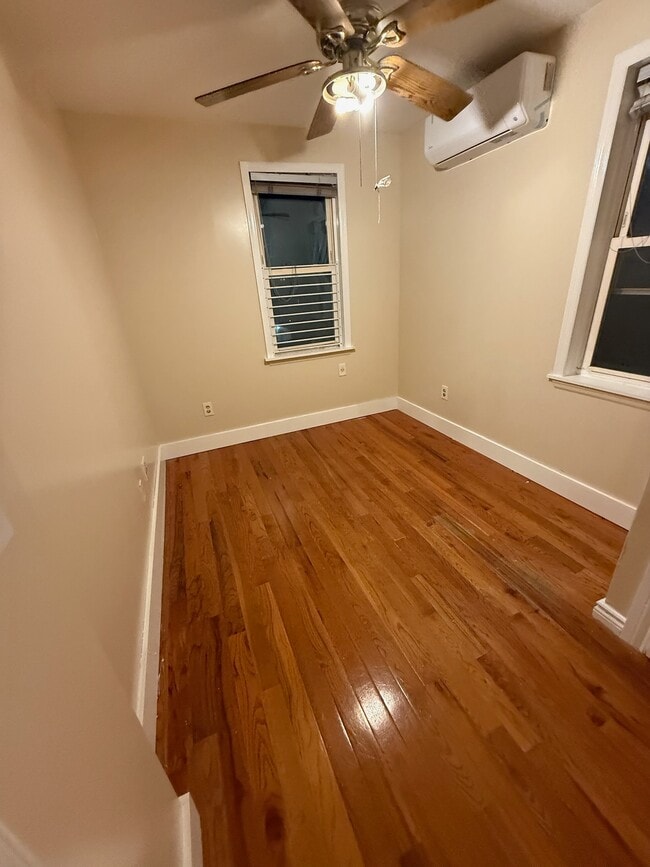 Building Photo - 92-14-14 Silver Rd