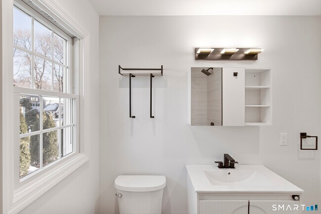 Building Photo - 10 Greenwood Ave