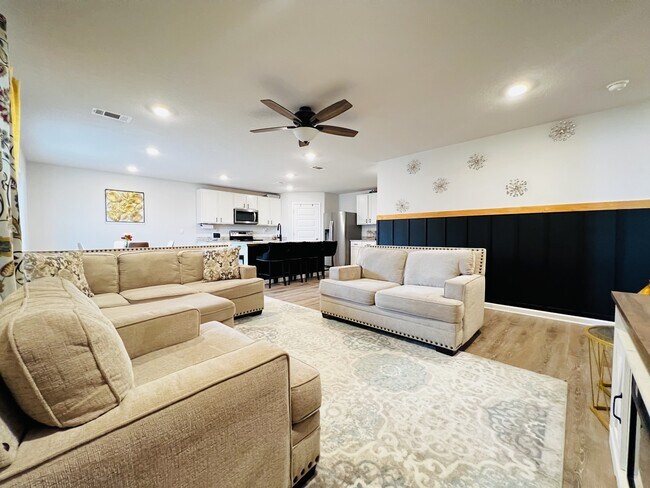 Building Photo - 603 Champ Trl