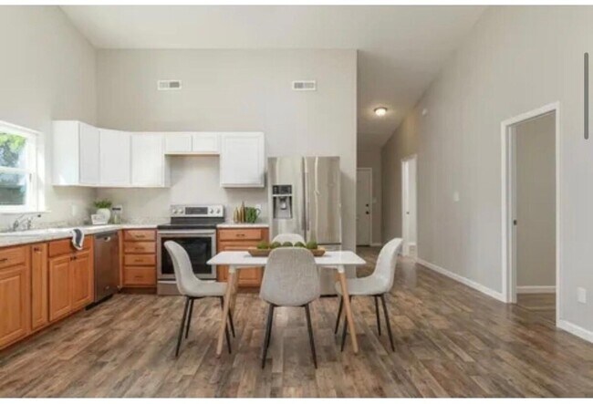 Building Photo - 471 Idaho Ave