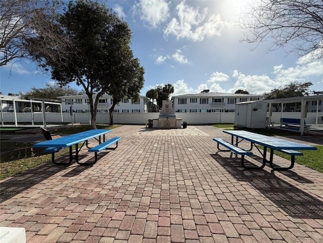 Building Photo - 2151 NE 68th St