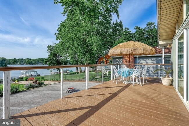 Building Photo - 366 Lake Meade Dr
