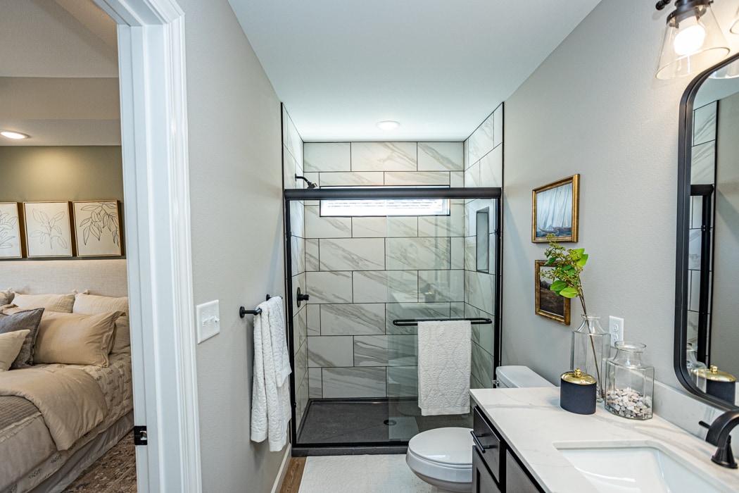 Primary bathroom featuring tile shower - 110 Sierra Cir
