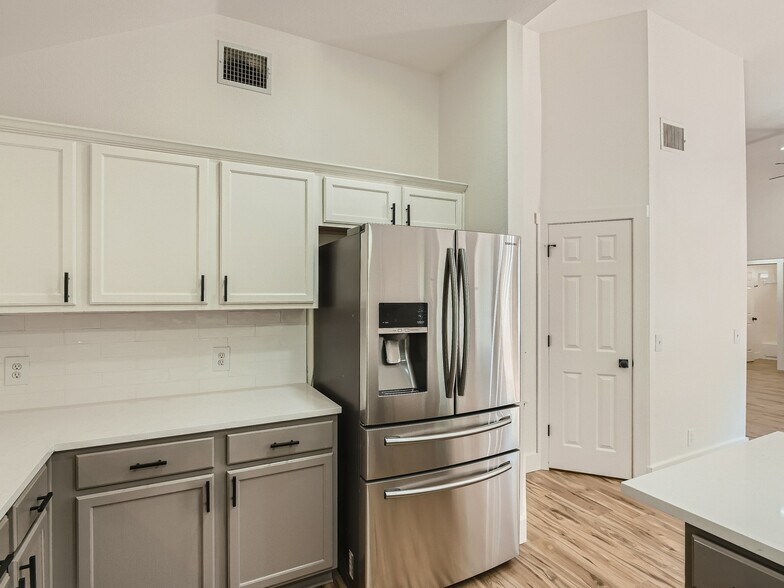 Building Photo - 116 Meadowside Dr