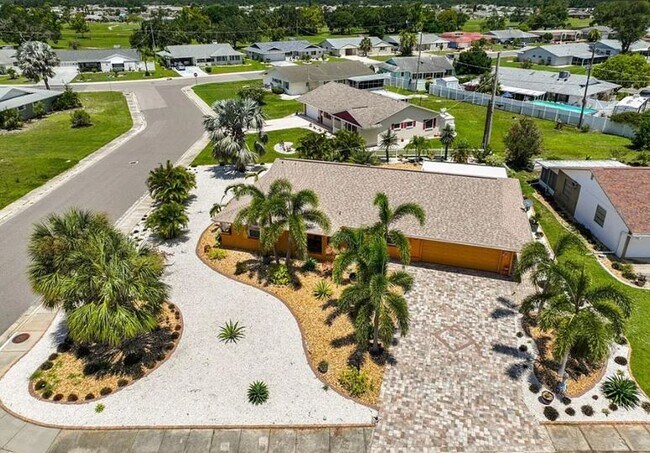 Building Photo - 1801 El Rio Dr
