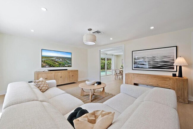 Building Photo - 1604 Seabrook Rd