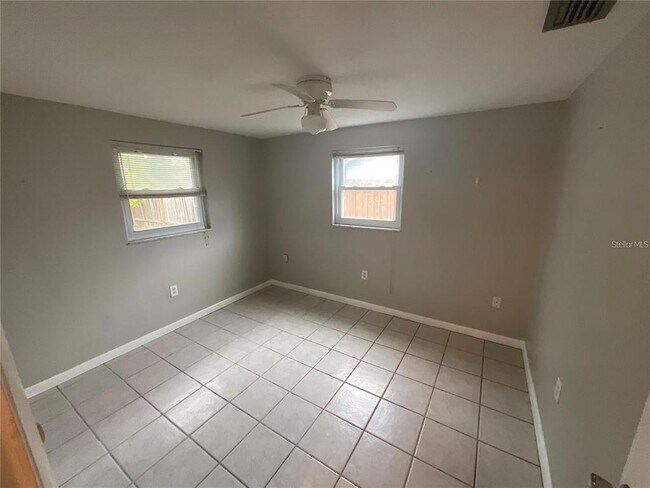 Building Photo - 3335 Coldwell Dr
