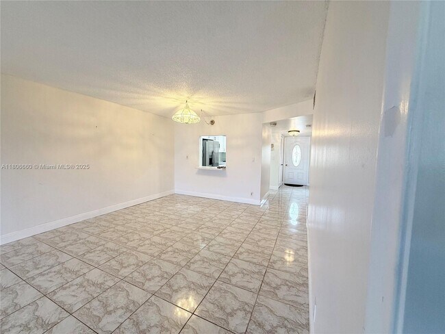 Building Photo - 8970 S Hollybrook Blvd