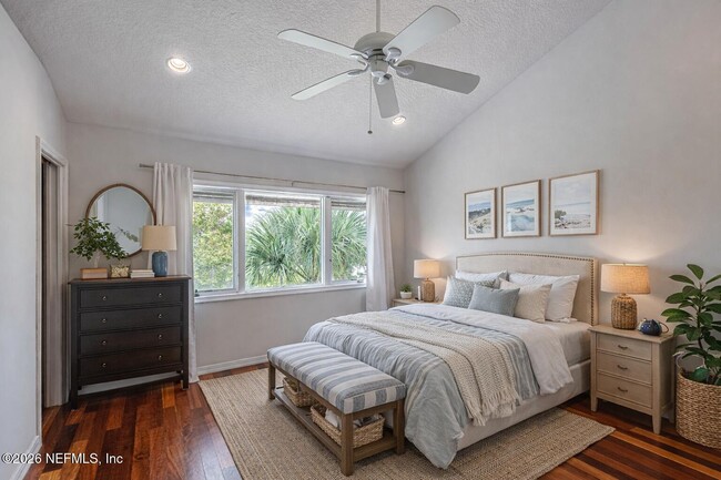 Building Photo - 445 8th Ave N