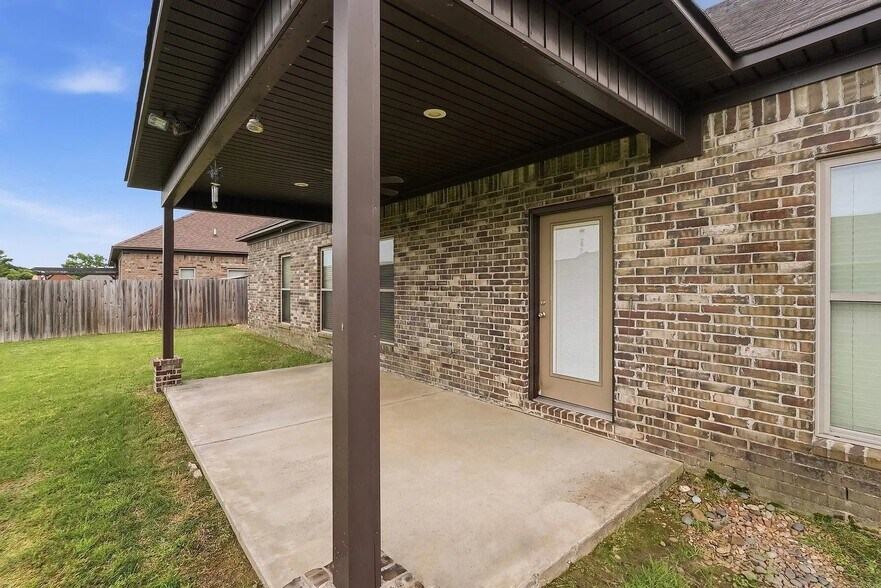 Building Photo - 1220 Andrews Dr
