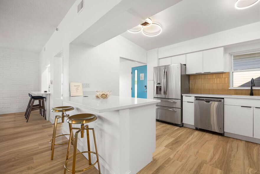 Building Photo - 625 Flamingo Dr