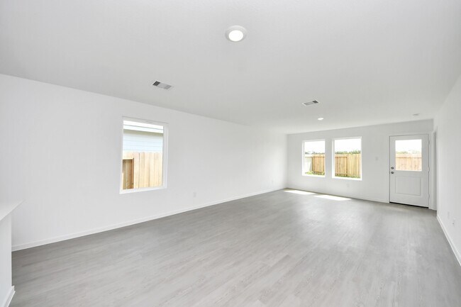Building Photo - 317 Brandi Dr