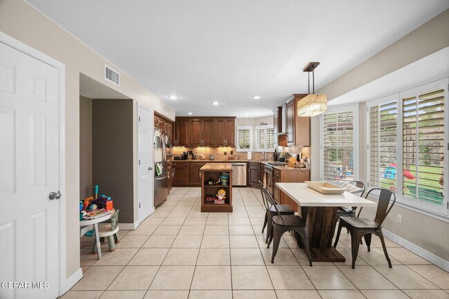 Building Photo - 6052 Bandolero Dr