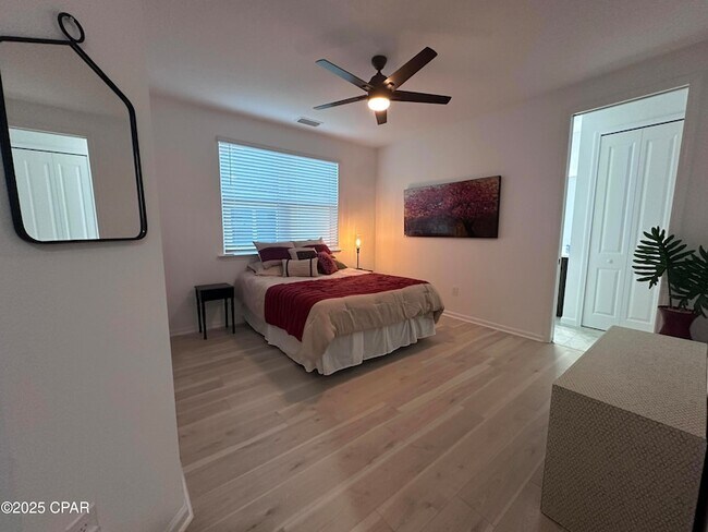 Building Photo - 9259 Paradise Dr