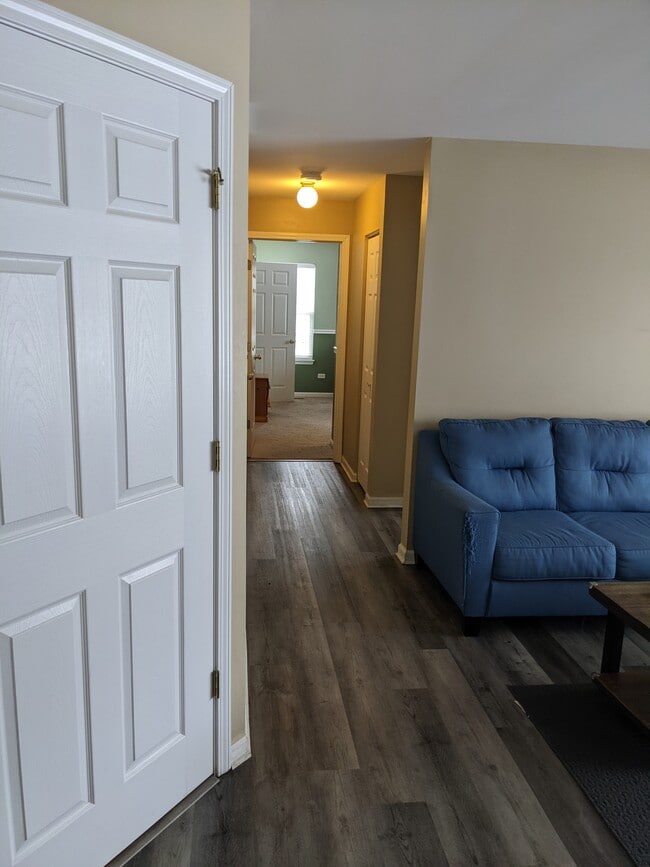 Building Photo - 1322 N Red Oak Cir