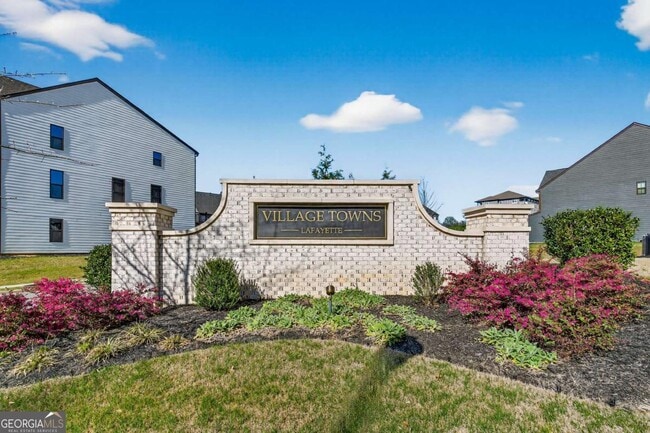 Building Photo - 325 Enchanted Ct