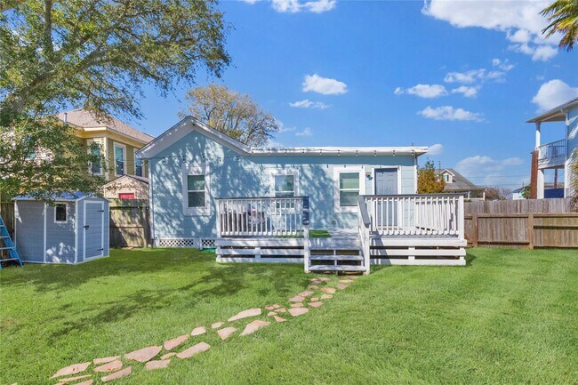 Building Photo - 5801 Avenue S 1/2