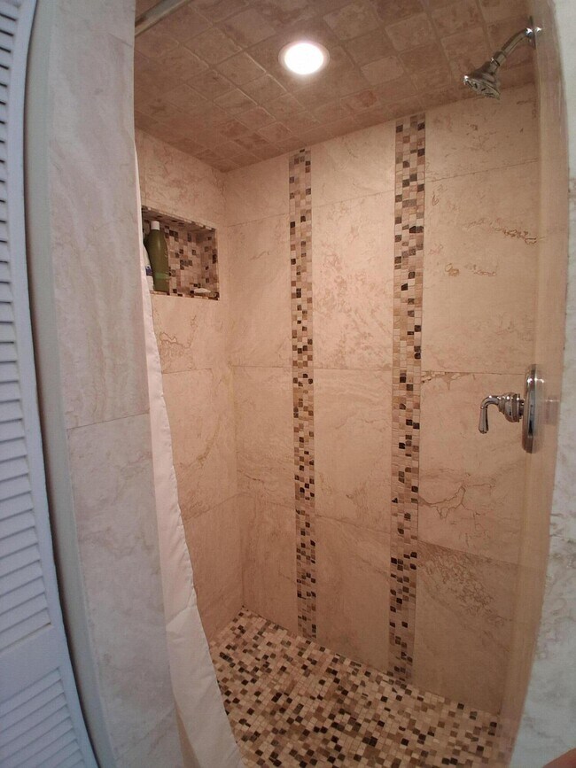 Building Photo - 9400 S Ocean Dr