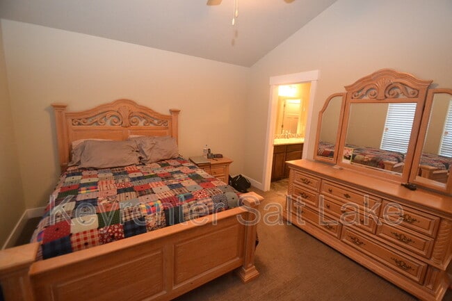 Building Photo - 1867 Trail Heights Dr