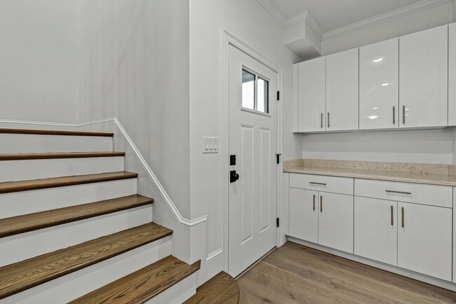 Building Photo - 19 Lily Pond Ln