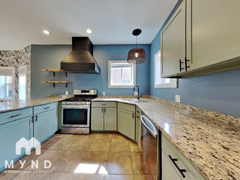 Building Photo - 3817 Clay St