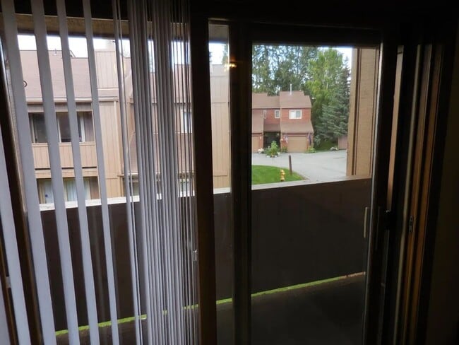 Building Photo - 2 Bedroom, 1 Bath, 1 Car Garage